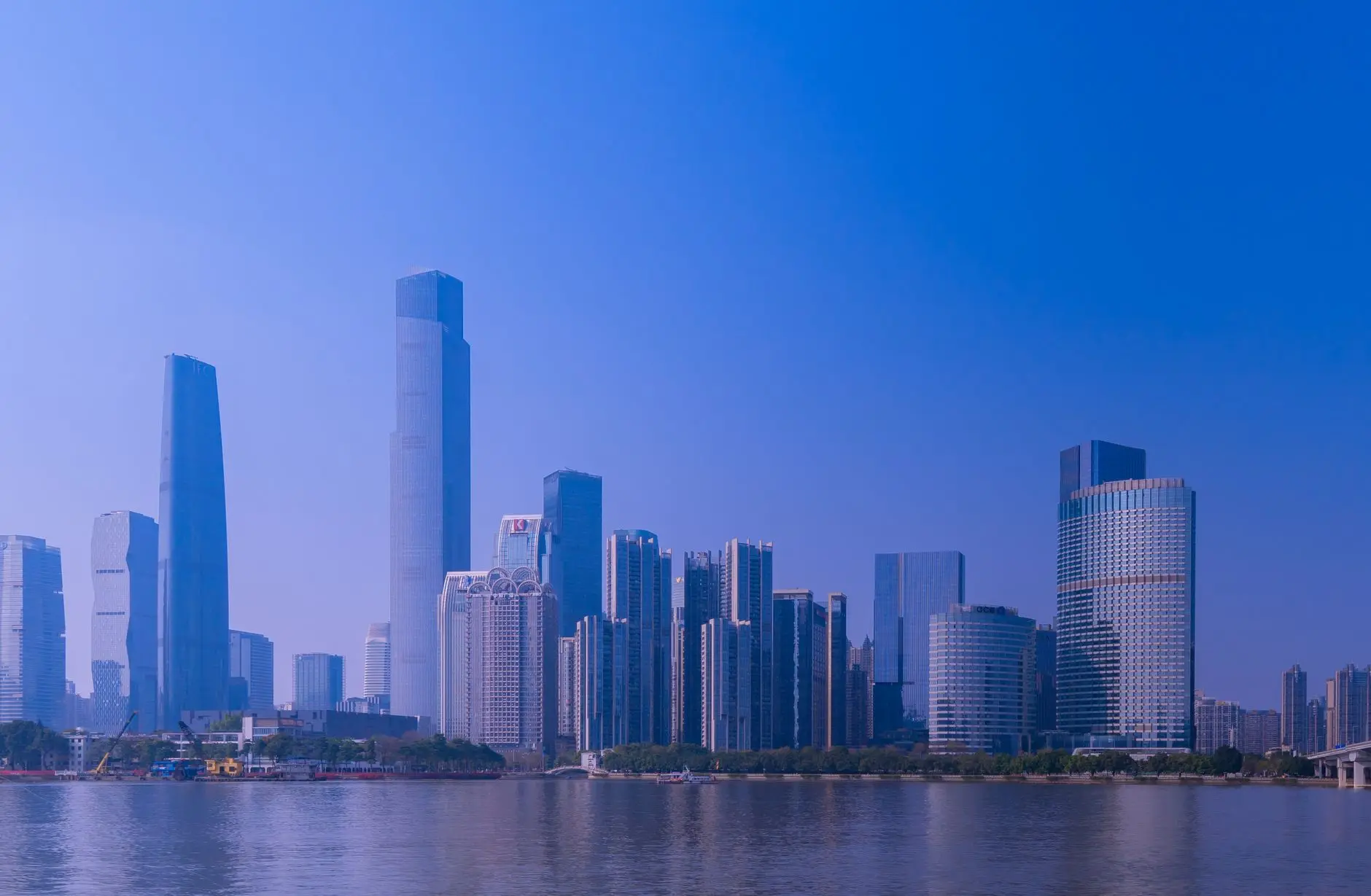 华中地区制造企业物料输送系统选型要点与设备配置方案