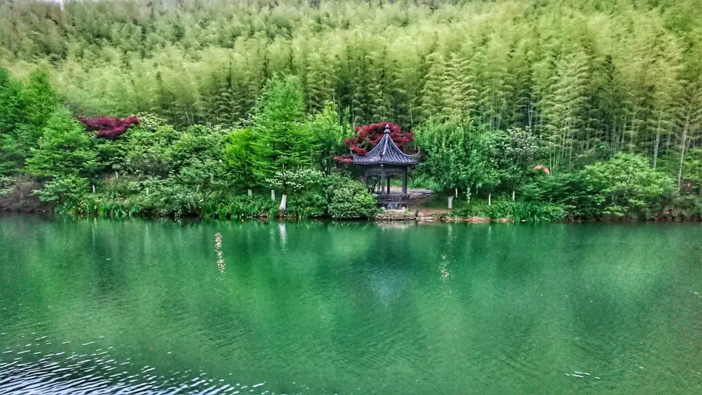 2025年湖北制造业物流升级中皮带输送机选型要点分析封面图